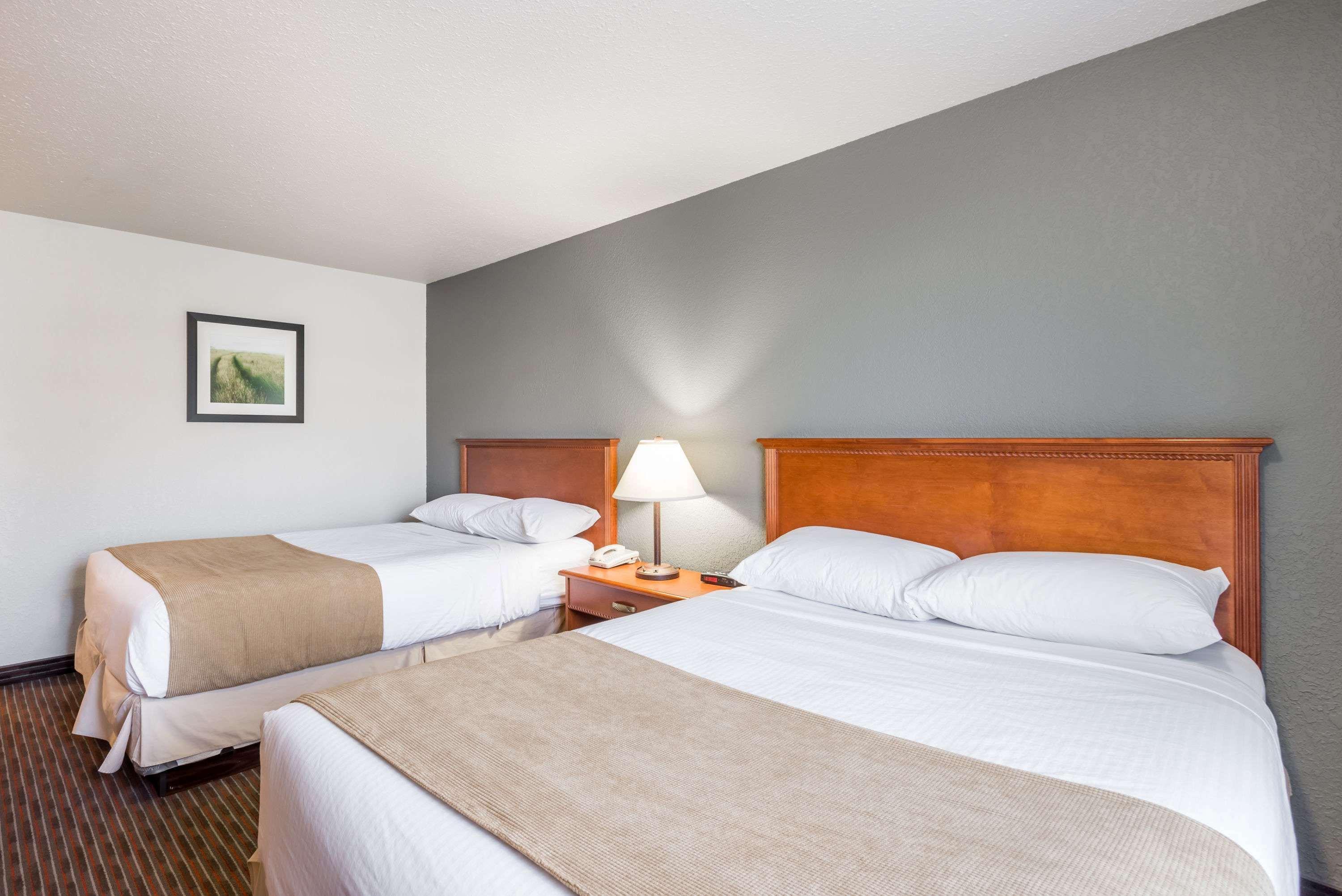 Super 8 By Wyndham Grande Prairie Hotel Kültér fotó