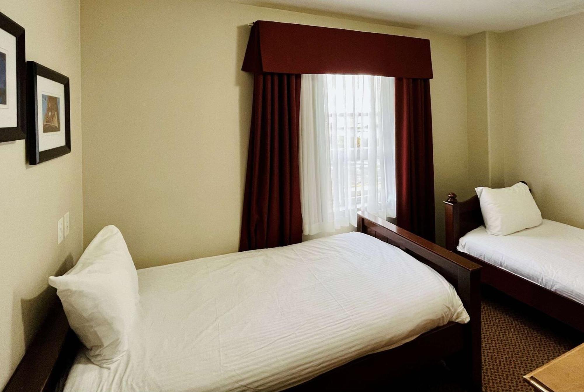 Super 8 By Wyndham Grande Prairie Hotel Kültér fotó