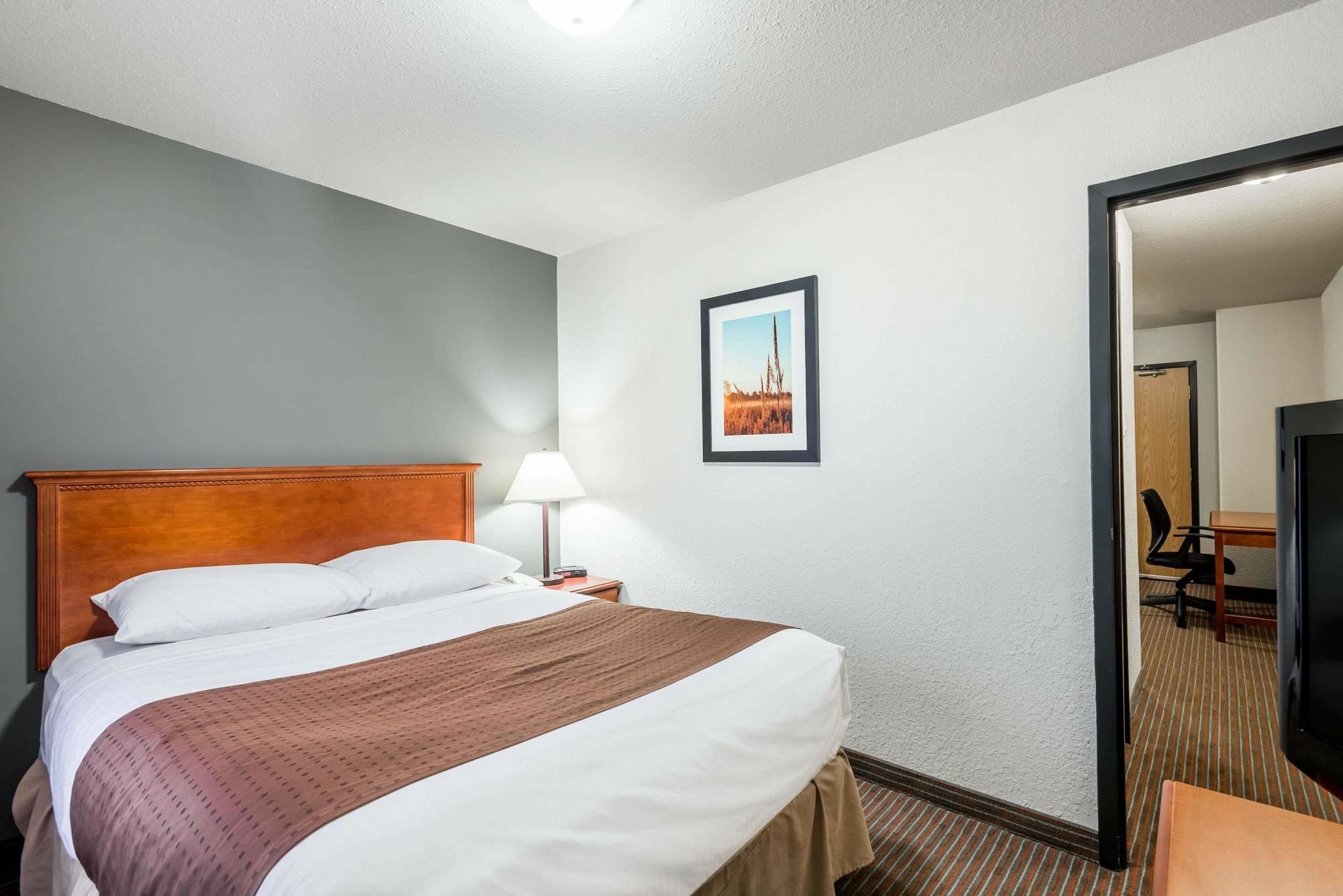 Super 8 By Wyndham Grande Prairie Hotel Kültér fotó