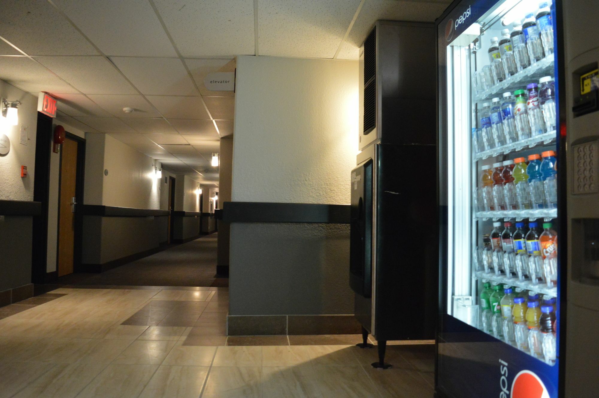 Super 8 By Wyndham Grande Prairie Hotel Kültér fotó